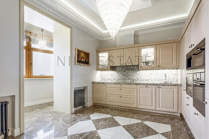 3-room apartment, 194 m²