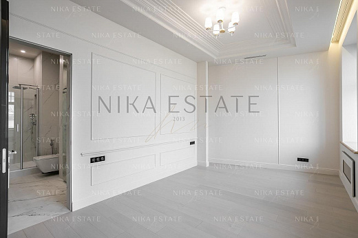 4 Bedrooms. Grand Entrance — 11