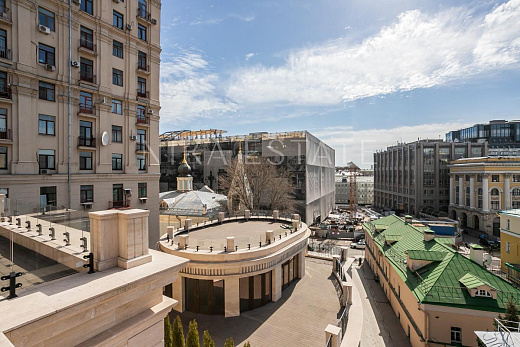 6-room apartment, 665 m² — 18