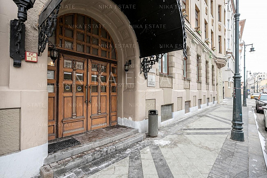 4 Bedrooms. Grand Entrance — 21