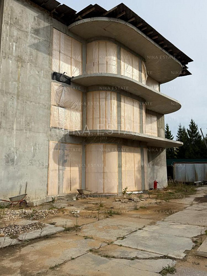 Cottage, 1,548 m² — 9