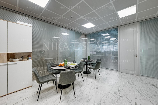 Office, 366 m² — 8
