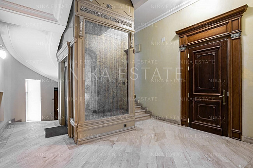 4 Bedrooms. Grand Entrance — 19