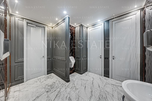 Office, 366 m² — 11