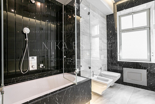 4 Bedrooms. Grand Entrance — 10