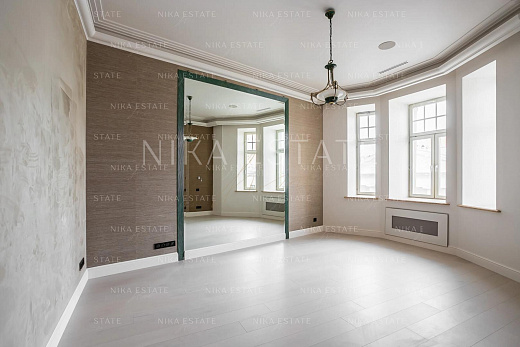 4 Bedrooms. Grand Entrance — 13