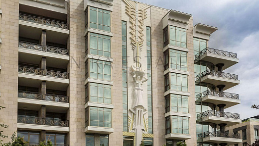 Penthouse! Views! Prestigious Building! — 9
