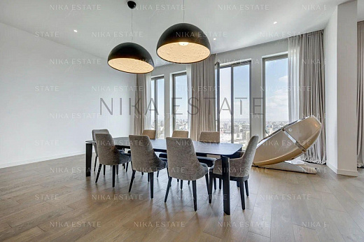 4-room apartment, 253 m² — 6