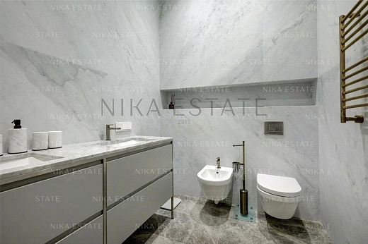 4-room apartment, 253 m² — 18