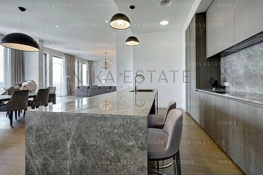 4-room apartment, 253 m² — 2