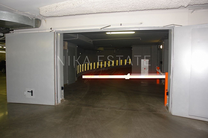 6 Parking Spaces Available!