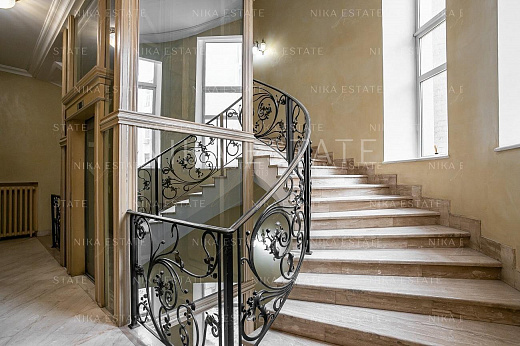 4 Bedrooms. Grand Entrance — 15