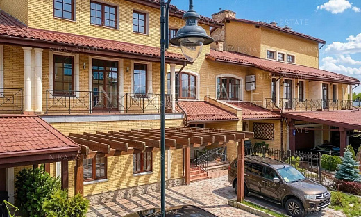 Townhouse, 513 m² — 2